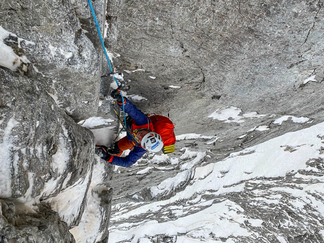 Line in de Eiger Noordwand. Foto door Fay Manners.